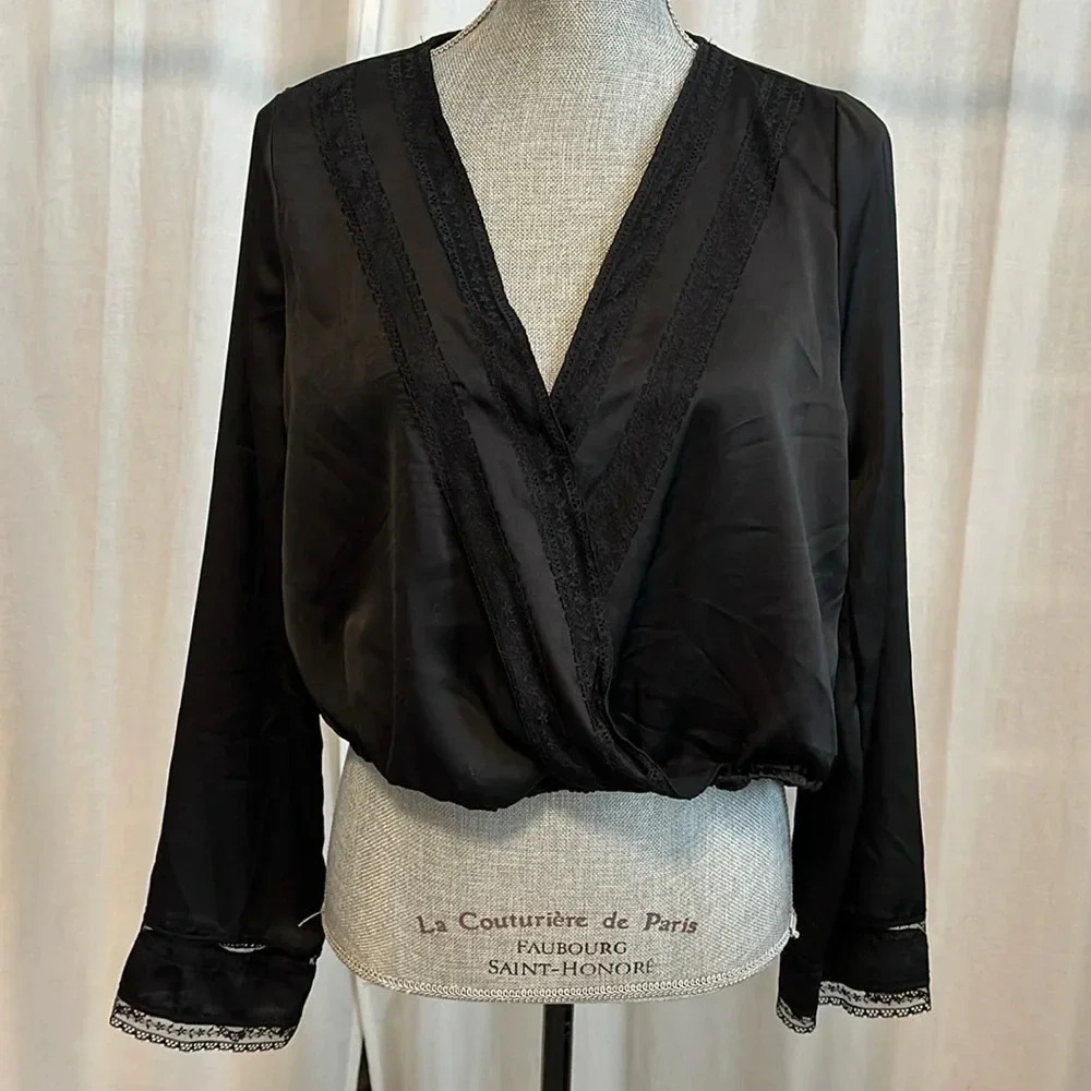 NWOT GYPSIES & MOONDUST Lace Wrap Blouse, Size M